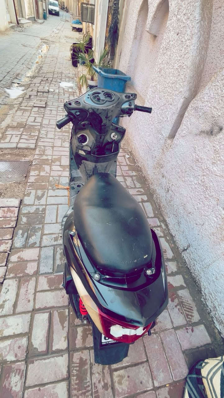 السلام عليكم للبيع دراجه سكنكس فحل للبيع
دراجه محركه ناعم كلش
دراجه نكره سلف 
السعر ٤٥٠ الف مكاني بغداد الكاظمية ***********
