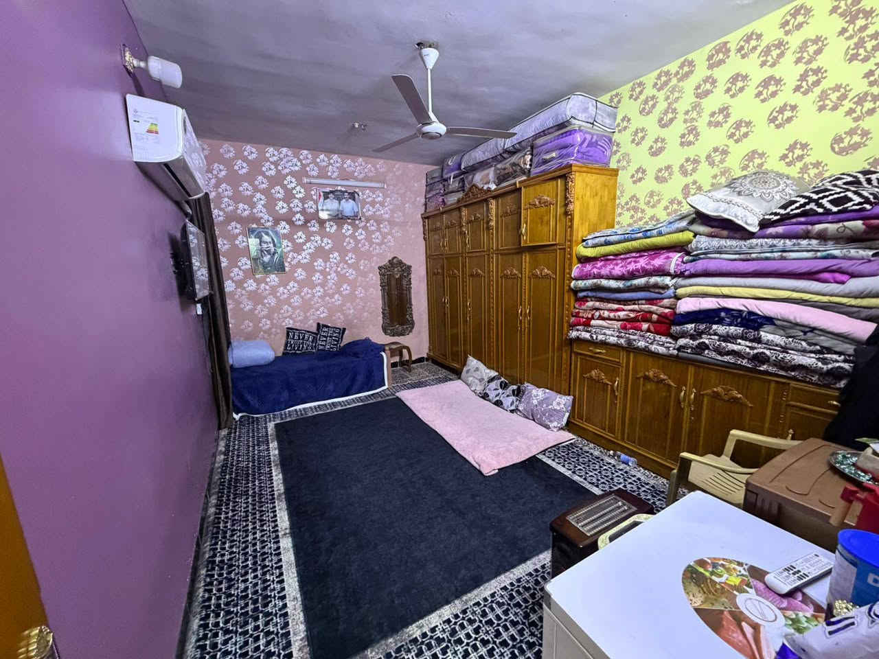 سلام عليكم ورحمه الله وبركاته
البيت البيع المساحه 150 متر الوجهه 7.5 النزال 20  البيت ثاني قطعه بصف الركن عن شارع 25 مال السوك الصبات 

حي اور فلكه صباح الخياط خلف عمار ابن ياسر 

أو خلف سوق الصبات محله 327  مربع الضباط 

استقبال ومطبخ وصاله 4 نوم وبيتونه 3 حمامات كراج تدخل بي سياره البيت عالي جدا على الشارع 

استفسار *********** 

ما متواجد خاص تحياتي لكم جميعا
