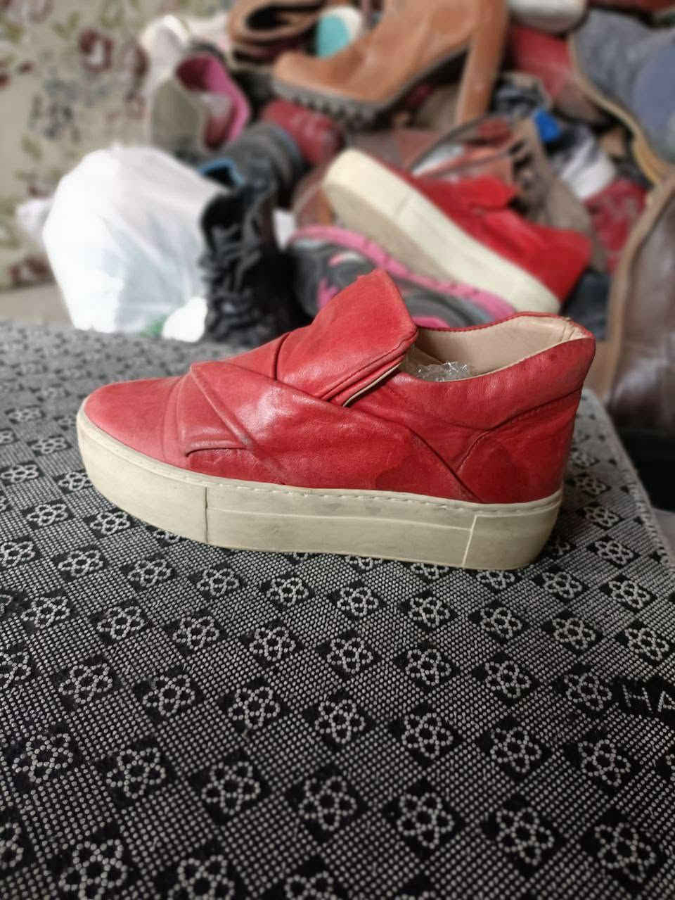 90 جووت پێڵاوی بالەی ئەوروپی بۆ فرۆشتن جووتی 750 دینار شوێن سەیدسادق
***********
