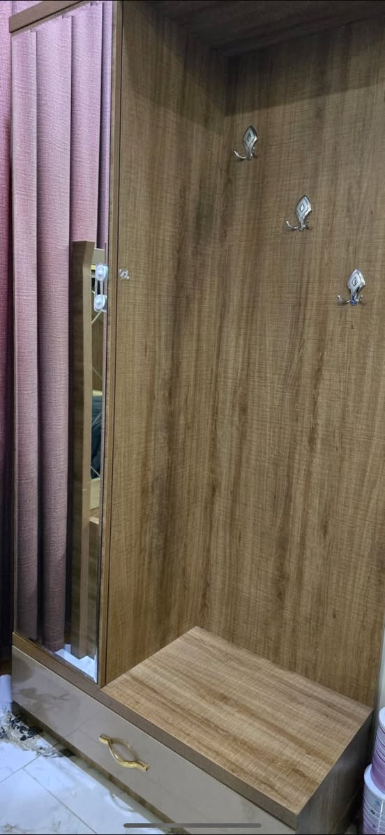 غرفه نوم تركيه تكمة درجة اولى وثقيله (بدون كنتور ❌)
  سرير بداخله مخزن وميز مرايه وميز تلفزيون وزاويه  وباب اضافي بالزاويه السعر ٤٥٠ وبيه مجال بسيط مكاني بغداد الكاظمية


**إذا كنت صاحب هذا الإعلان وتريد حذفه لأي سبب، رجاءا أرسل رسالة إلى الدعم الفني**