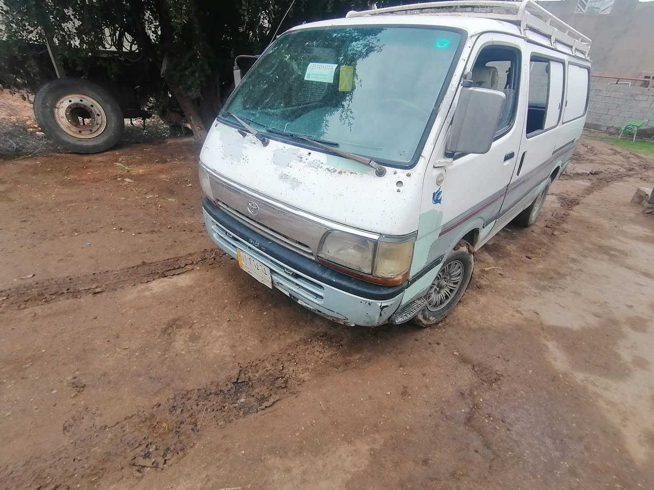 سلام عليكم للبيع هايسة ياباني رقم بابل انكليزي بس استلم لوحات كير ومحرك فيفيتي مال ملكة اكسل جديد توني شادة سيارة جاهزة تراي البصرة للاستفسار ***********.    ***********
