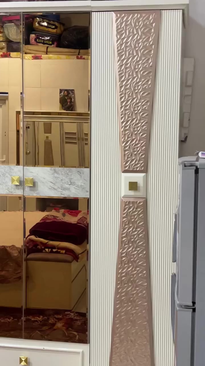 غرفه جديده وفخمه 

الغرفه نضيفه مثل ما واضح بالصوره مرتبه ونضيفه والقطع كلهن موجودات وبحاله جيده تركيا الغرفه الي حاب يشتري يتفضل وتساب ***********
