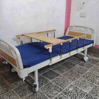 سرير مستشفى • كربلاء