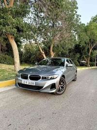 للبيع BMW 330i موديل 2025 وارد امريكي قطعتين صبغ فقط اللون سلفر ماشيه ...