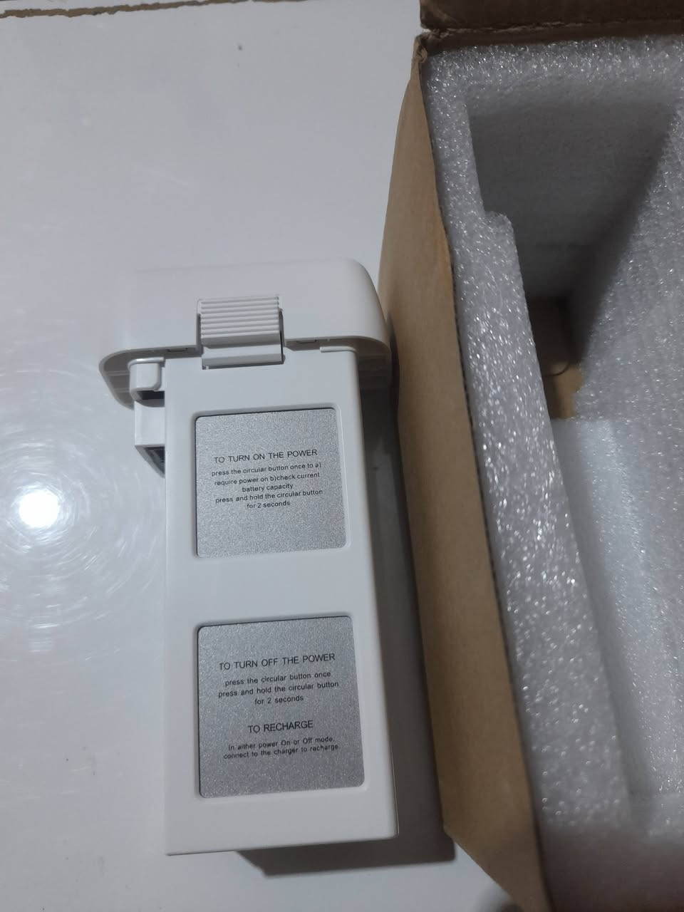 هذا المنتج هو بطارية طيران ذكية لطائرة بدون طيار من طراز DJI Phantom 2.
نوع البطارية: ليثيوم بوليمر (LiPo) عالية الأداء.
السعة: 6000 مللي أمبير في الساعة (66.6 واط في الساعة).
الجهد: 11.1 فولت.
درجة حرارة التشغيل: من 0 درجة مئوية إلى 40 درجة مئوية.
المميزات: تحتوي على مؤشرات LED لمستوى الطاقة وتصميم ذكي للحماية من الشحن الزائد والتفريغ.


**إذا كنت صاحب هذا الإعلان وتريد حذفه لأي سبب، رجاءا أرسل رسالة إلى الدعم الفني**