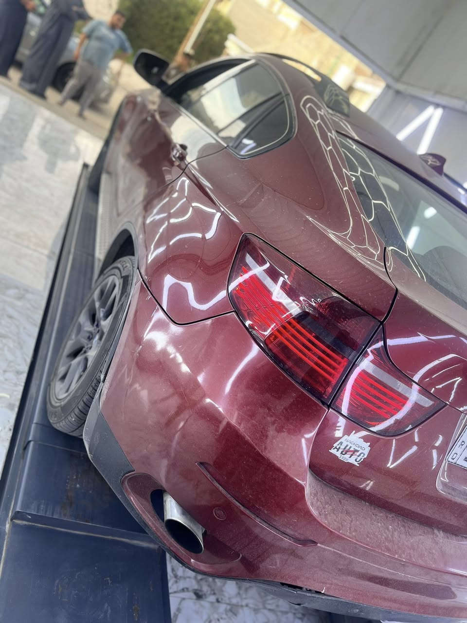 للبيع و مراوس bmw x6
بيهة قطعتين صبغ فقط 

ول باقي كفالة لا شاصي لغود حدادية كير مكينة 

رقم ***********
