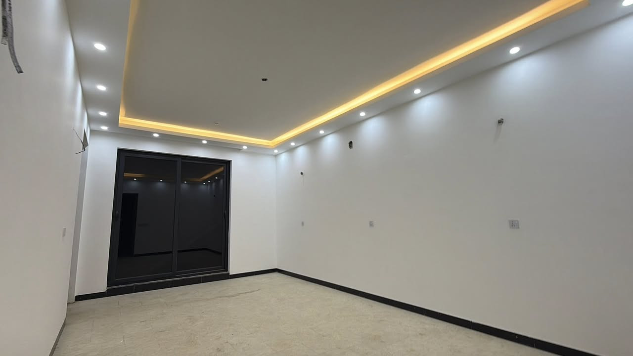 بناء ‏استثمارية أو سكنية للبيع 
‏محتويات البناية ثلاث وحدات سكنية كل واحدة سكنية تحتوي على اثنين غرف نوم صحي ات صالة مطبخ بالوجه بناء والشغل شركة هندسية شغل درجة أولى كل طابق مفصول عن الثاني الاستفسار *********** توفر لدينا عروض أخرى في حي الجهاد مكتب العدل العقار ￼￼
