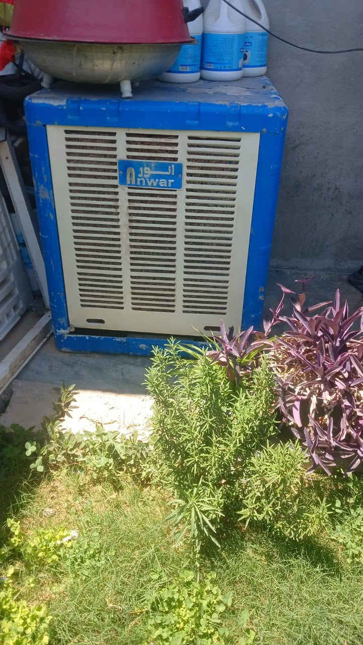 سبلت عامودي تبريده ثلج شرط شغل  سعره قفل 350 مبرده  نضيفه ماطور جديد 60 الف نهيته  تخم قنفات 100 نهيته بيبان بدون جرجوبه عدد 3 سعرهم كلهم 25 الف عنواني شيخ النكر رقمي ***********
