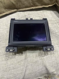 شاشه جارجر وسط كار بلي هيه ولكود مالتهه سعره 150 العنوان بغداد 0772557...