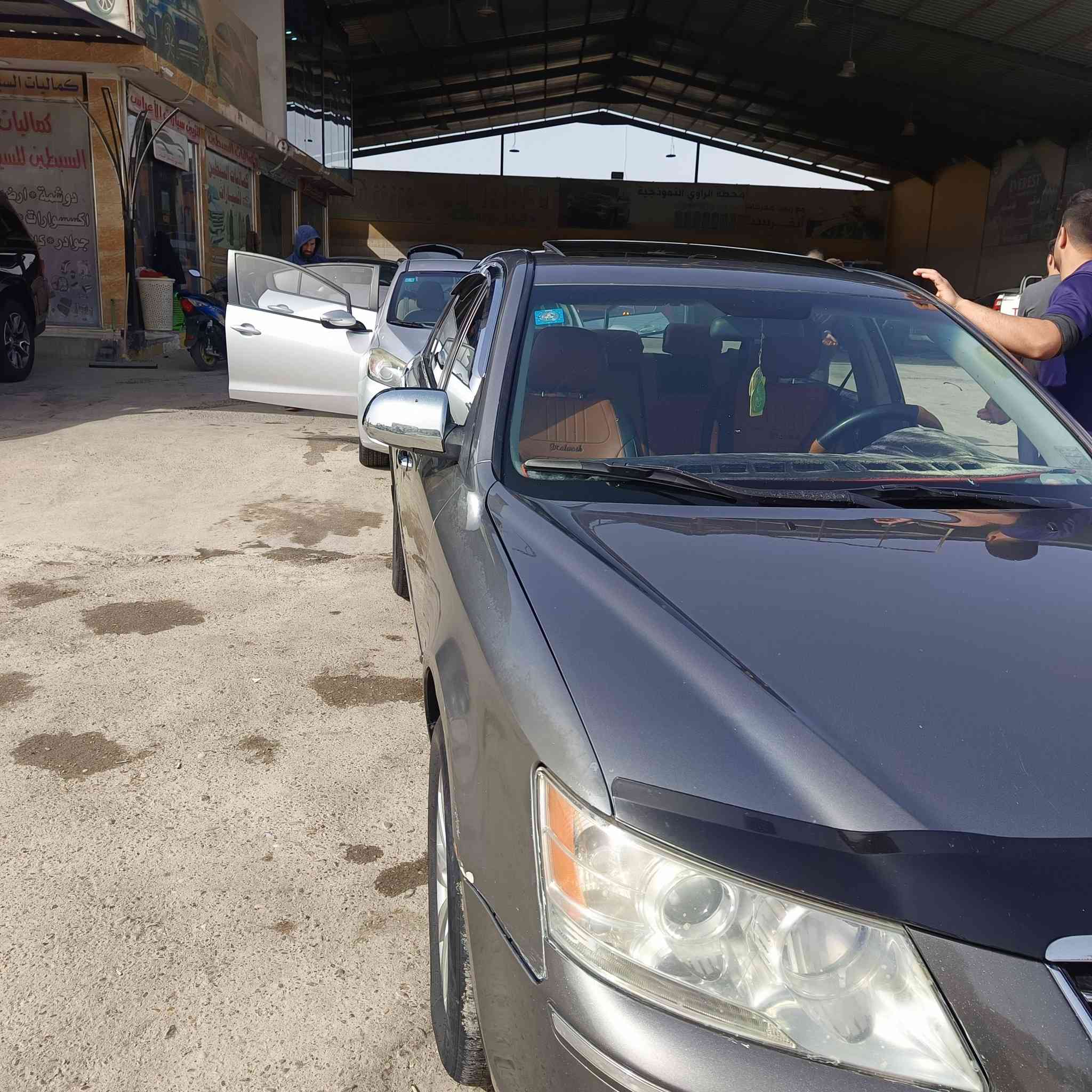 سلام عليكم سونته الفين 9فقط جاملغات رش بسبب جراد فول الاخير محرك وكير شرط بلديات  محرك الفين وربعميه اربعه سلندر مكان الانبار رمادي معروضه 118 وبيه مجال رقم هاتف ***********
