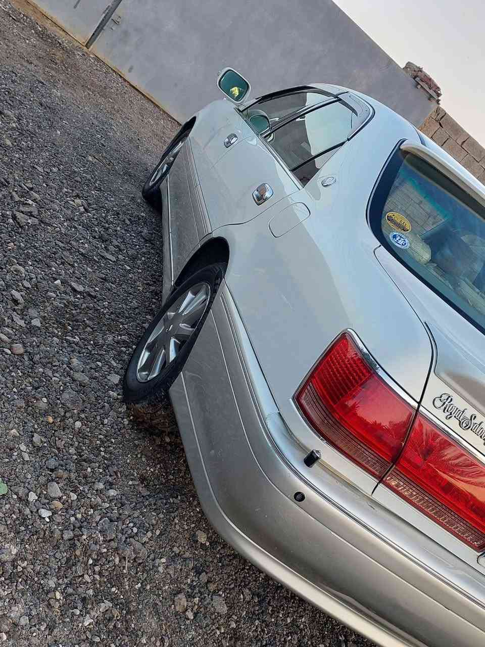 أسلام عليكم ورحمة الله وبركاته ملكه كراون موديل 2001
1-السياره مكفول من كلشي 
2-كرستال اصل 
3-اربع دكم اصل شاصي71
4-اربع كشنات كهرباء 
5-مرايه شفط وهيتر رقم مميز تحويل ثاني يوم المكان بغداد الرصافه الثانيه السعر165وبيه مجال  (***********)
