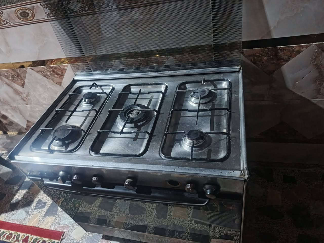 طباخ إيطالي السعر ١٠٠ وبيه مجال قليل***********
