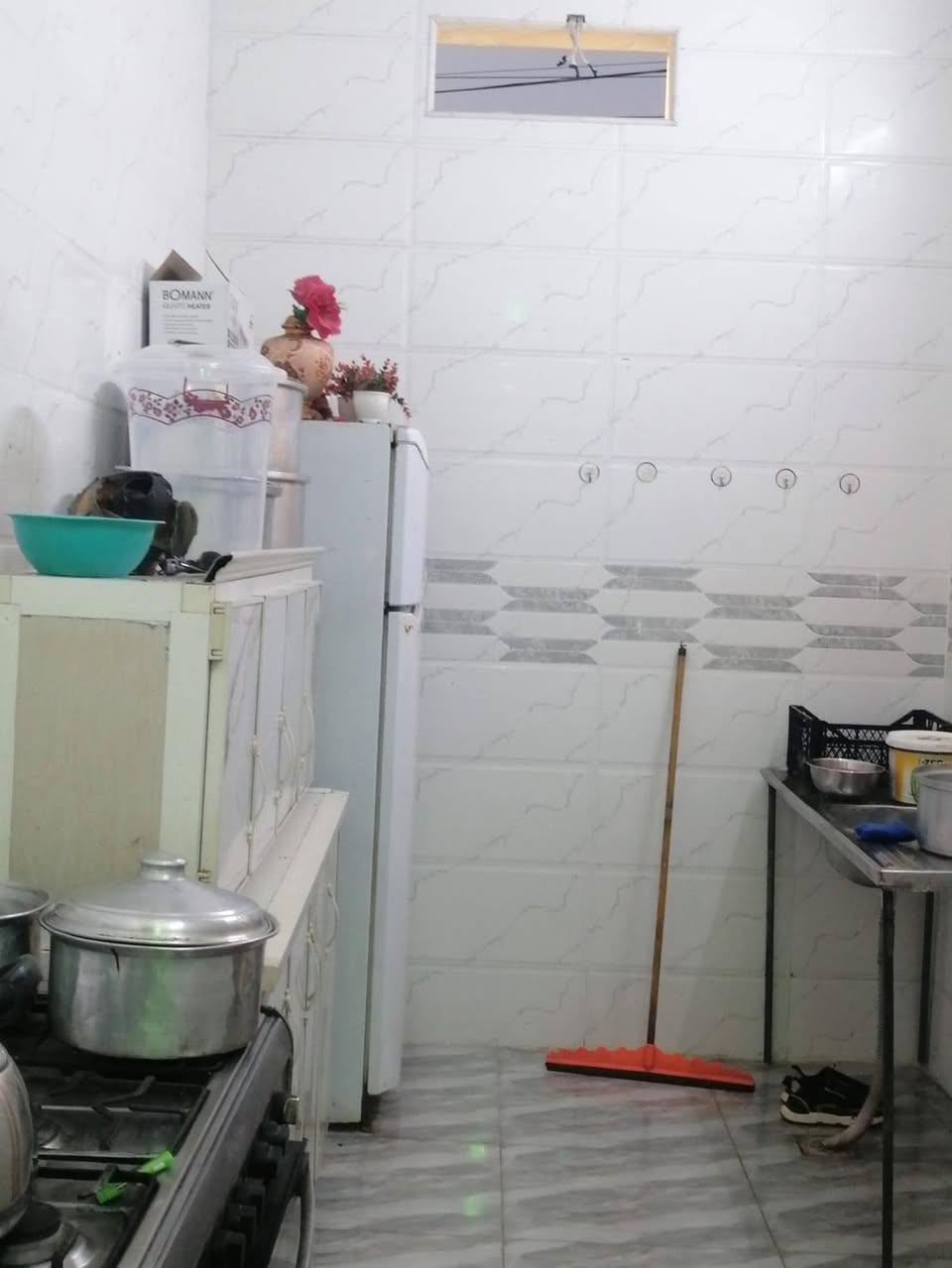 بيت للبيع مساحته 110 أمتار حي الانتصار شارع 30 مقابيل أسواق حسام تبليط وخدمات كامله سند ملك صرف طابو الزهور شرط التحويل
يتكون من غرفتين نوم وهول واستقبال ومطبخ ومشتملات وبيتونه
السعر 68 وبي مجال للتواصل الاتصال
***********
***********
