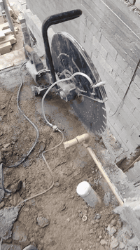 يتوفر قاطعة كونكريت لفتح الأبواب وقطع الكونكريت ***********
