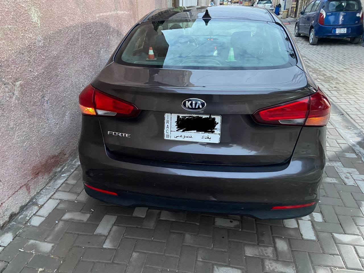 السلام عليكم ، السيارة حادثها مياه امطار إلى حافة الدوسة ،تعمل وتسير في أمريكا حسب التقرير ، كهربائيات كلها شغالة ماكو اي قطعة امبدلة بالسيارة موجود التقرير والسونار ،السيارة خير من الله ، متواجد واتساب وهاتف ***********  السعر 128 ورقة وبيها مجال ،عنواني بغداد العبيدي
