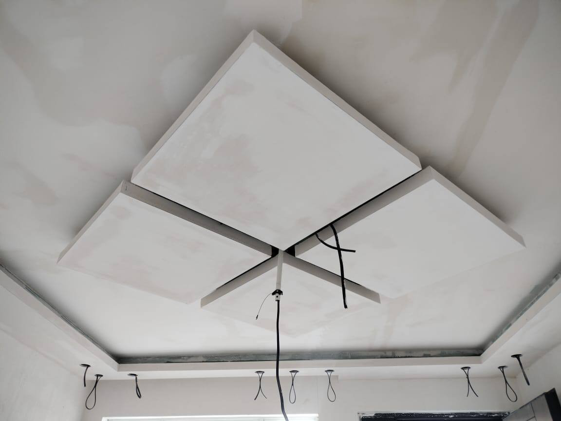 سلام عليكم لدي كادر عمل صبغ منازل واجهات 

صبغ حديد 
جبس بورد سقوف ثانويه ورق جدران بديل خشب بديل رخام نشتغل داخل بغداد فقط ه‍***********
