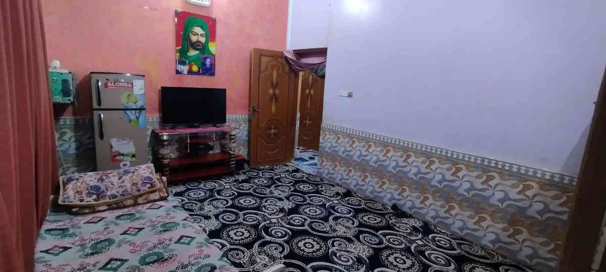 بيت للبيع طابقين
الطابق الاول يتكون من غرفتين وصاله وديوانيه ومطبخ وصحيات داخليه وخارجيه وساحه كبيره
الطابق الثاني يتكون من ثلاث غرف وصاله وصحيات
مساحه البيت (200)م
 البيت بناء نضيف شغل مرتب درجه اولى كونكريت الطابق الاول طابوق ورباطات وبيت مرتب الطابق الثاني فرمستون عوزه شويه ترتيبات
العنوان /سوق الشيوخ /الحي العسكري / شارع الاطفاء / مقابيل موكب الصديقه ع شارع الاطفاء الرئيسي قرب مدرسه ابراهيم المجاب 
للاستفسار الاتصال على الرقم ***********
بالنسبه للسعر اتصل على رقم الهاتف او مراسله الواتساب
