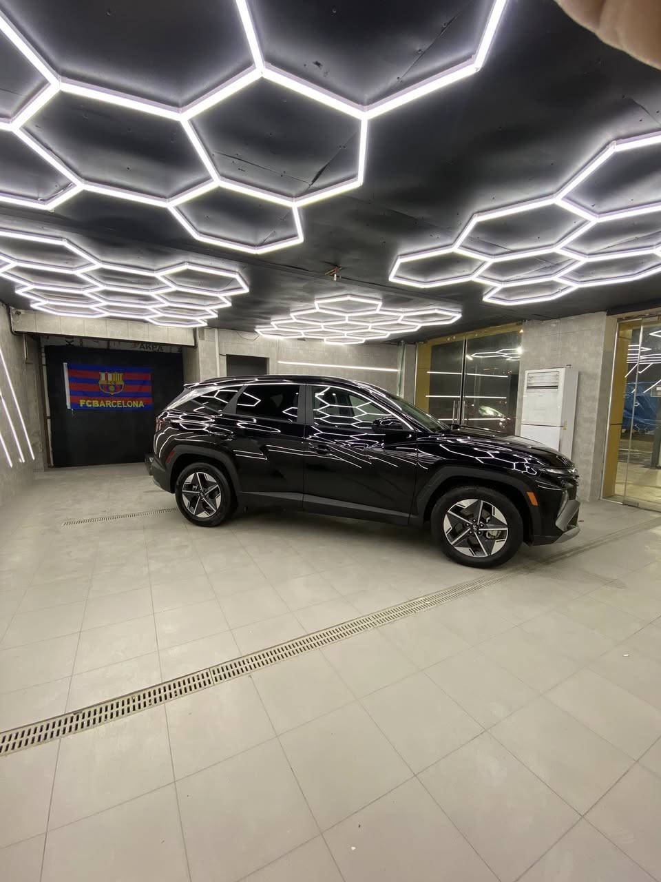 السلام عليكم توسان موديل ٢٠٢٥ فول الفول قمارة حديد السيارة جديده على وضع الشركة تريدها مرقم او بدون ارقام ضررها شبر بقيق الجنطه فقط السيارة ماشيه ١١ فقط 
اللون اسود 
مرقم ب٢٢٥ 
بدون رقم ب٢١٠ قفل
جديده جداً 
مكاني بغداد الجادرية
***********
