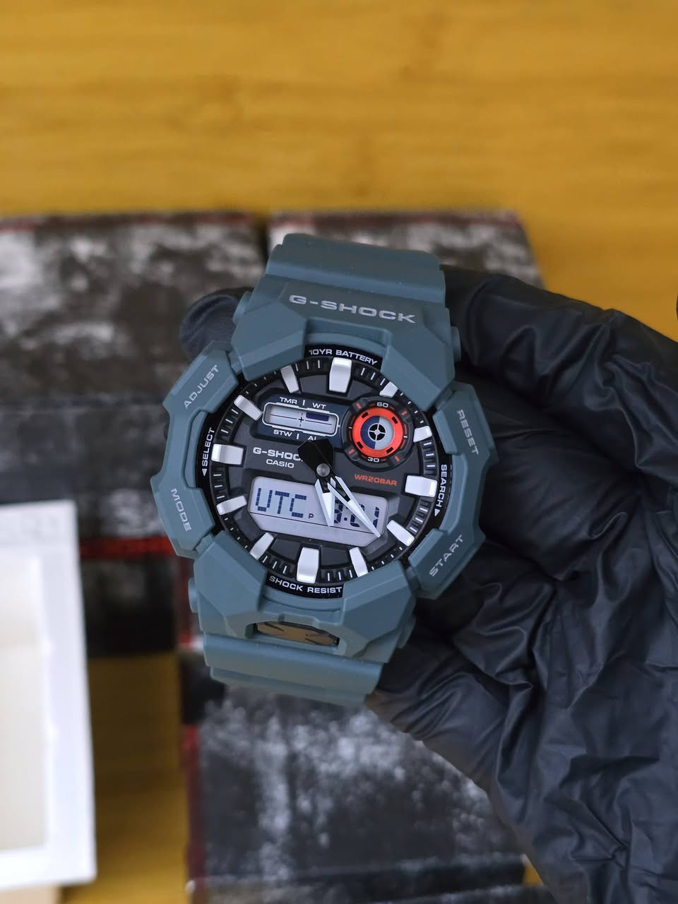 كاسيو - جيشوك  .. شباب القطعة جميلة جدا سعرها ١٥٥ الف✅️ فقط.. سعر الوكالات من ١٨٠ يبدي لحد ٢٥٠ وبأمكانكم التأكد. 
⬛ موديل: GA-010 صنع في اليابان 

❗️أصلي ضمان دولي لمدة عامين من تاربخ الشراء 
✉️ شحن داخل العراق  
تواصل واتساب ***********☎️
⠀.........................................

⬛️ الحركة: بطارية CR2025 عمر البطارية ١٠ سنوات 
⬛️ سلسلة: GA-010
⬛️ مقاومة الصدمات
⬛️ سهولة الرؤية في الظلام ضوء LED
⬛️ التحقق من توقيت المدينة المزدوج بنظرة خاطفة
⬛️ تصميم رياضي مصنوع من الكوربون الحيوي
⬛️التوقيت العالمي ٣١ منطقة زمنية 
⬛️ مؤقت العد التنازلي 
⬛️ ساعة ايقاف 
⬛️5 منبهات يومية (مع منبه غفوة واحد)
⬛️ لون غير لامع رائع MATTE
⬛️ السير: راتنج الحيوي 
⬛️ الزجاج: زجاج معدني
⬛️ مقاوم للماء: 20 بار
⬛️ القطر:  51.9ملم
⬛️ الوزن: 67 غ
⬛️ الجنس: ذكر
⭐️ الأكثر مبيعاً..... لا تشيل هم للسعر 
[🚫 لا نعمل بالكوبي والصيني والمجدد ]
