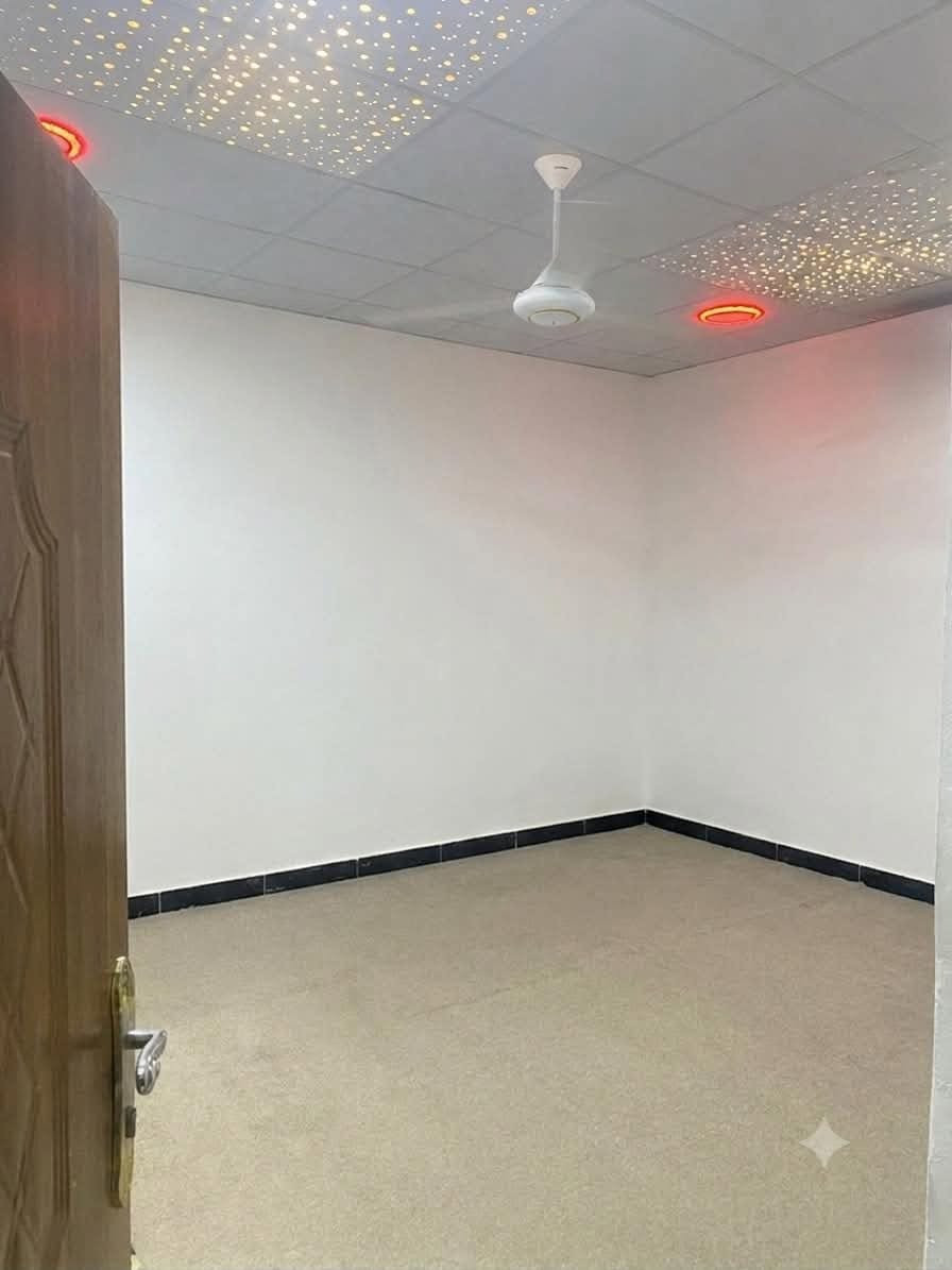 دار للبيع مساحة ٥٠م مقابل قرية الغدير طابو زراعي قريب على الشارع العام عمود ٢٧٠ للاستفسار الاتصال على الرقم أو واتساب
***********
