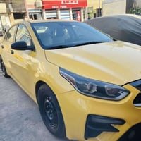فورتي وارد أمريكي موديل 2019  حادثه لبدنه الخلفيه  و الباقي السياره لي...
