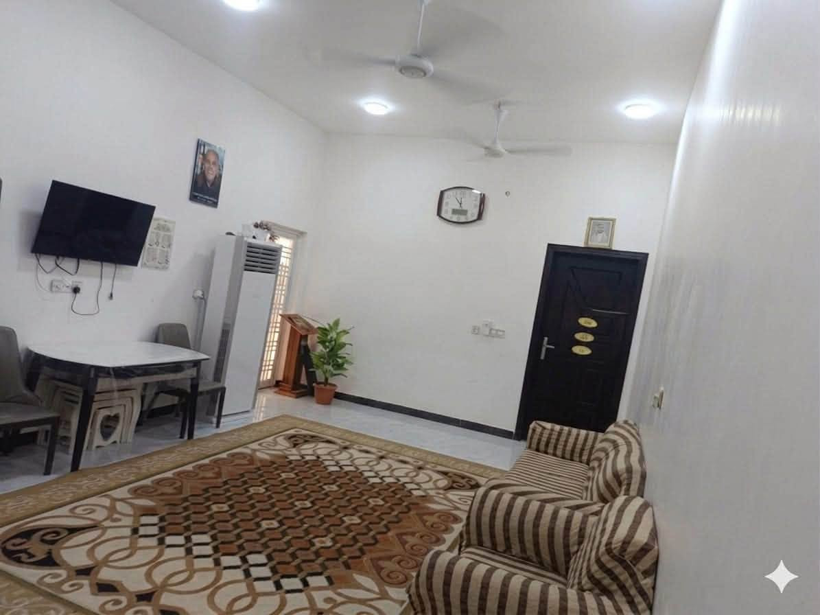 السلام عليكم 

🏠دار للبيع 🏠
منطقه حي الحكم  المساحه ١٣٠ م 
يتكون من براني وصاله ومجمع صحي عدد ٢ ومطبخ وغرفت نوم بناء حديث كونكريت مسلح 
للاستفسار الاتصال على الارقام او مراسلة الصفحه 

***********

ملاحظه مستعدون لاستقبال عروضكم من القطع والدور السكنيه ماعليكم سوى ارسال المعلومات إلى صفحة المكتب 

عنوان المكتب السماوه نهاية شارع الاسكان قرب كافترية كناري
