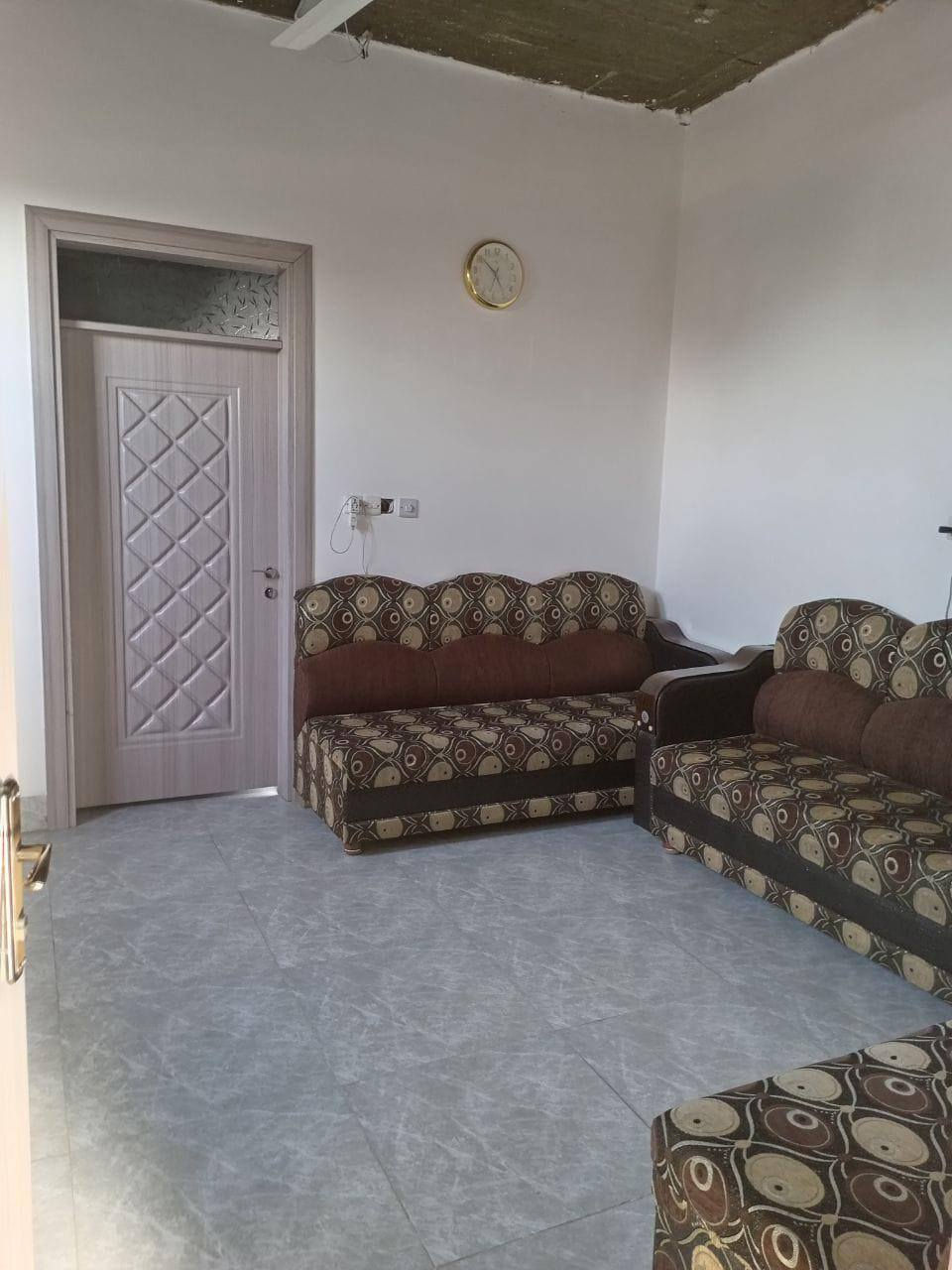 1164/51
150متر 6×25
طابقين بناء 2023
الطابق الارضي استقبال ومطبخ بارد ومطبخ حار وهول وصحيات وغرفة نوم
الطابق الثاني 3 غرف نوم وهول وصحيات 
بيتونة 4×5
الطابق الارضي كامل عدا السقوف الثانوية
الطابق الثاني يحتاج لبخ وارضية وسقوف ويحتوي على شبابيك البيت حي التعليم ارضى المعهد سند طابو الزهور رسمي ***********
