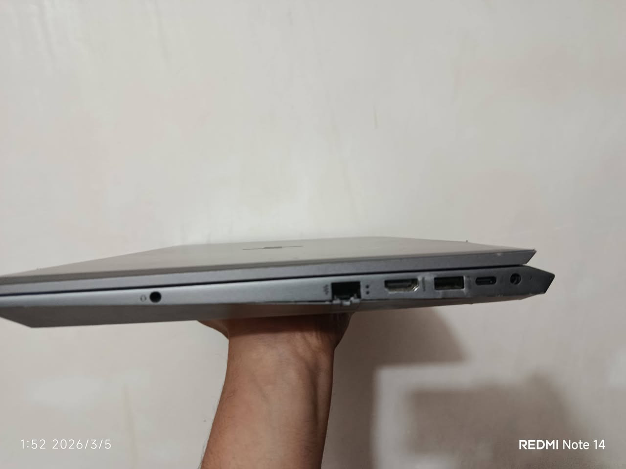 السلام عليكم عندي لابتوب للبيع
HP ZBook 15v G5
المواصفات:
🔹 المعالج (CPU):
Intel Core i7-8750H
السرعة: 2.20 GHz (توصل تقريباً أكثر مع التيربو)
🔹 الرام (RAM):
8 جيجابايت
🔹 كرت الشاشة (Graphics):
4 جيجابايت
🔹 التخزين (Storage):
238 جيجابايت
المستخدم حالياً: 74 جيجابايت
🔹 نوع النظام:
نظام تشغيل 64-بت
🔹 النظام المثبت:
Windows 11 Pro
🔹 ميزة الشاشة:
شاشة تدعم اللمس حتى 10 نقاط لمس
📊 الخلاصة:
اللابتوب يعتبر قوي نسبياً ويشغل برامج التصميم و الألعاب
للبيع 500
مكاني بغداد


**إذا كنت صاحب هذا الإعلان وتريد حذفه لأي سبب، رجاءا أرسل رسالة إلى الدعم الفني**
