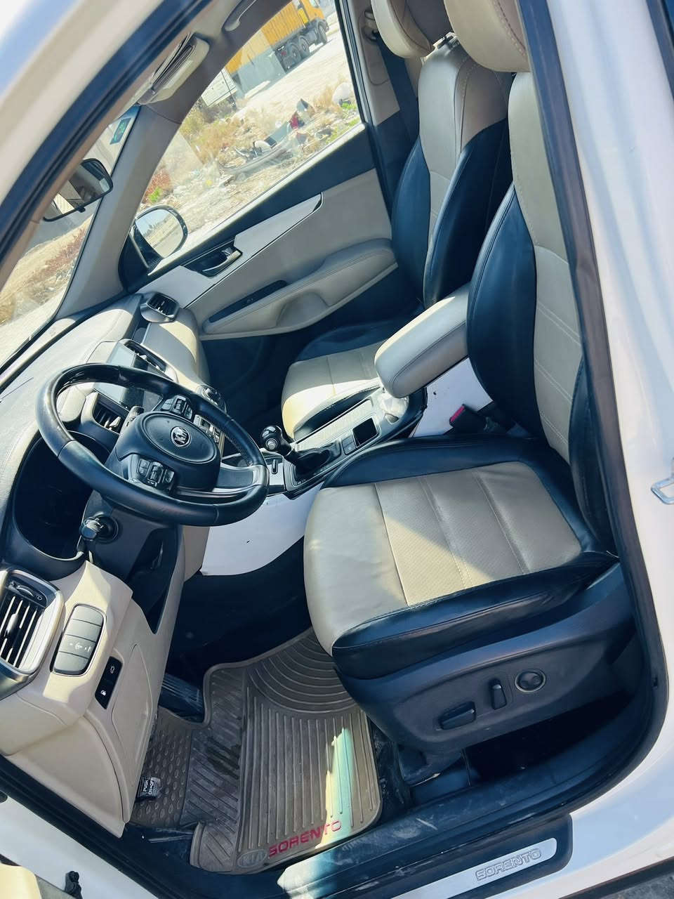 للبيع سورنتو ٢٠١٨ خليجي ٦ سلندر رقم واسط بأسمي مكفوله عدا بارد قليل بلباب  كشنات جلد جنطه كهرباء كشنات كهرباء سعر 220 وبيها مجال الاستفسار ***********
