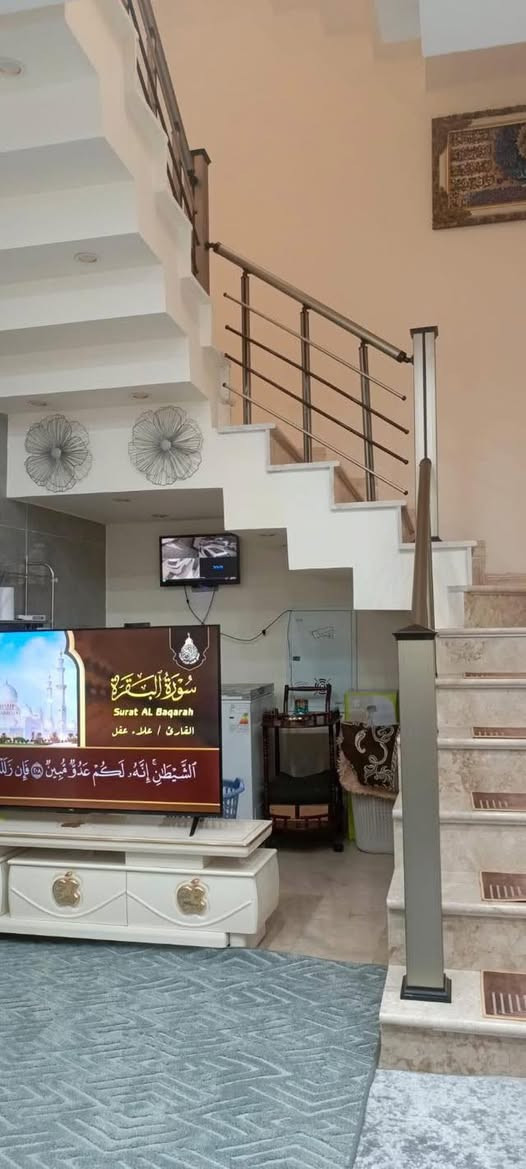 للبيع دار في السيدية 🏠ا
الضباط مربع القادة 📍
  دار مودرن درجة اولة

• المساحة: :150 م²
• الواجهة: : 6 م• 

✨ العقار يتكون:
  🔹3 طوابق🔹
5 نوم +حولي كبير +استقبال عدد 2
 2 مطبخ حار + بارد +5 خدمات صحة 
كراج وشلال ☑️

✅ سعر مناسب جداً

✅ موقع راقي وخدمات متوفرة ✔
للاستفسار ***********
