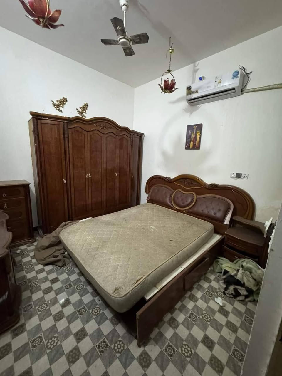 ياالله 

يوجد لدينا بيت للرهان مساحه 50متر يحتوي على غرفه وصاله ومطبخ وصحيات سعر الرهان 15مليون مده الرهان سنتين 

للاستفسار والمعلومات الاتصال بنا ع الارقام التاليه 

***********

***********

***********

او مراجعه مكتب ألروان للوساطه العقاريه والمقاولات العامه 

عنوان المكتب حي ميسان ع الشريط قرب صيدليه الشراع مقابل الاستداره مباشر 

عندك بيت عرصه للبيع راسلنه وات ساب وتدلل 

مستعدون لشراء الدور والعرصات حي ميسان فقط
