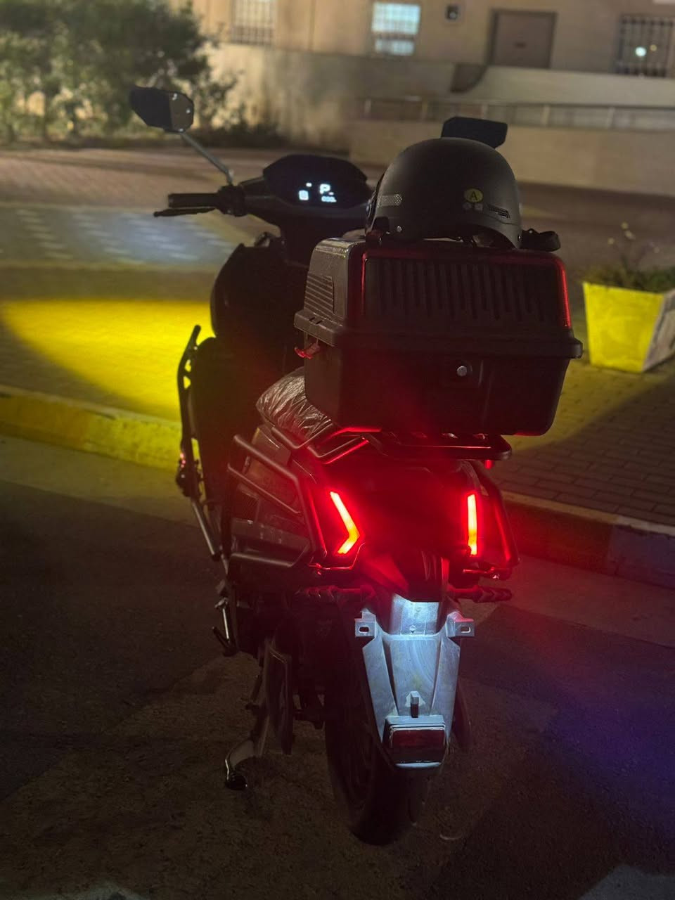 دراجة شحن سرعة 85
نظام 3 سرعات 
الشحنة الكاملة تمشيك 70 كيلو حقيقي
مشترهية قبل 3 اشهر والوصل موجود 
للبيع بسعر 850 الف
مشتريهة من الوكالة ب مليون و 200 الف والوصل واضح بالصورة 
سبب البيع راح اشتري سيارة ان شاء الله 
رقم الهاتف للتواصل 
***********
