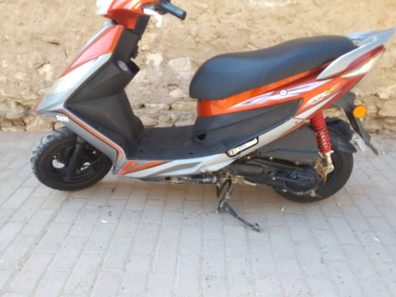 السلام عليكم دراجة سايم نحله  كله شغال مسجله ومرقمه سنويه عضم
السعر مليون و 200 
*********** الفلوجه
