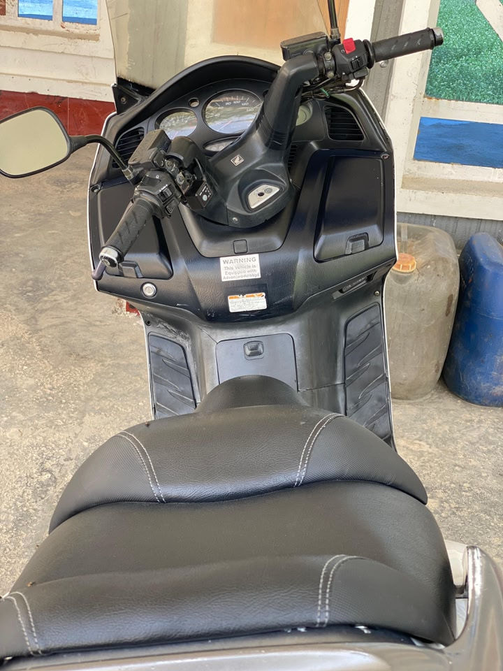 سلام عليكم شباب دراجه 
Silver Wing 400 CC
وارد خليجي مكفوله كفاله عامه 
الدراجه علا وضع الشركه 
برقي واحد ما مفتوح بيها 
بيها صبق بل صفحه اليسرء شبرين تقريبن 
ولباقي كلها مكفوله علا وضع الشركه 
او الكشر مثل ماموضح بل صور نضافته كدامك 
سويج سكيورتي 
اوفر مود نضام ABS شلعه تاكل الكاع  او معدل خير من الله
دشبول نفخ المرغوب منضومة زنون أصليه عالي ناصي 
دبلات جدد مكفوله تخم تاير بعده بل جيس 
الضفيره مالتها علا وضع الشركه 
المكينه ول دراجه بل كامل برقي ما مفتوح منها 
وراقها 
بغداد الدوره   ***********
