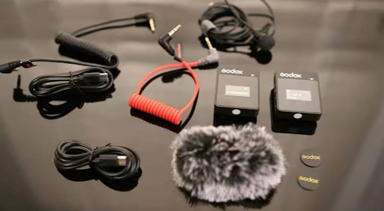 سلام عليكم
مايك من شركة كودوكس
مايك احترافي تكدر تستعملة للكاميرا والتليفون

ملحقاته :
فروة المايك ينطيك عزل اقوى
مدخلين واحد للكاميرا وواحد للتليفون
كيبلين تايبسي للشحن
و كيبل مايك ثانوي

"المايك متحدث واحد"

سعرة ٩٥،٠٠٠
للتواصل على رقم ***********
