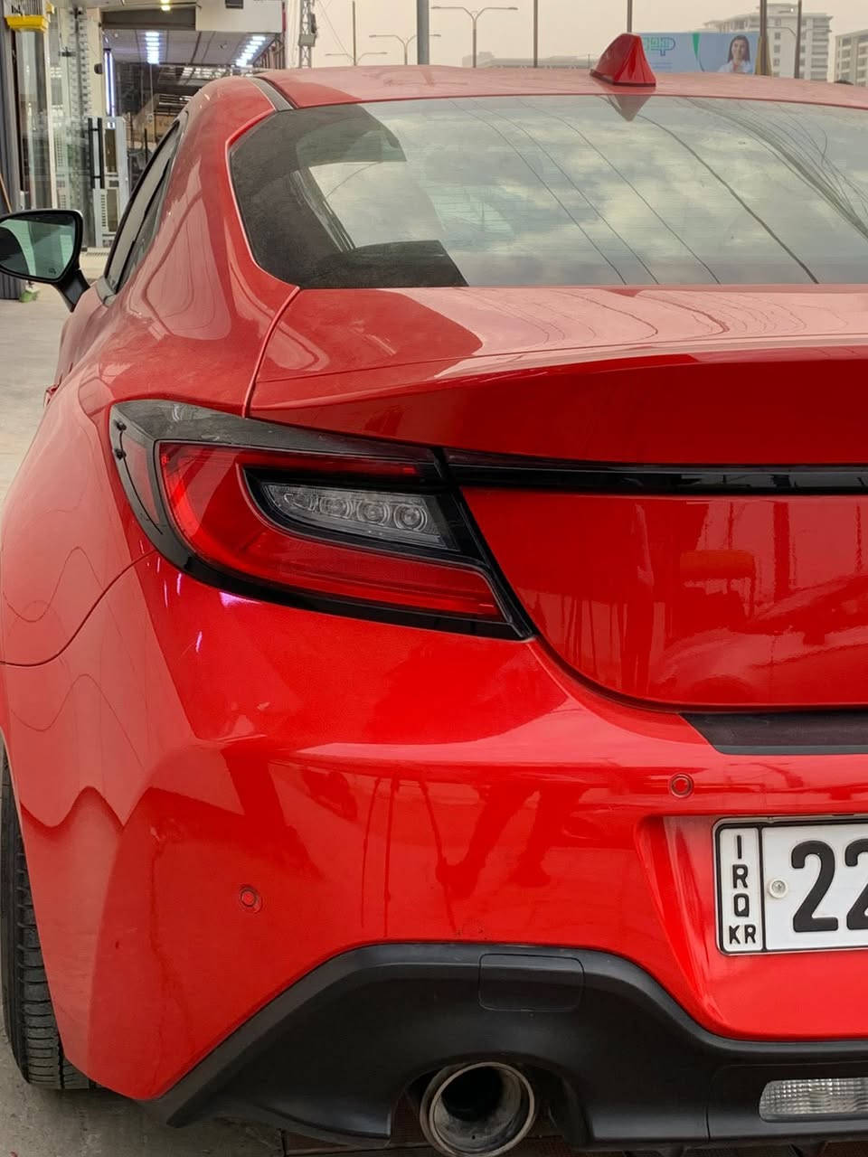 موديل 2022 Toyota GR86🔥
لون مميز مرغوب 🧡
محرك | 2.4 بوكسر اوتو💥                        

 18877ميل ماشية
الحادث / ربع البنيد تعديل بارد بدون صبغ بدون دواخل 

المواصفات| بصمه ابواب، رادار، حساسات من كل الاتجاهات ، تحكم ستيرن، گير رياضي ، دشبول كاربون فايبر، ويل رياضي ، انظمة قياده متعدده،شاشة لمس 8 بوصات، مع دعم Apple CarPlay و Android Auto.شاشةذكيه 
الأداء والمحرك//
المحرك: سعة 2.4 لتر، 4 أسطوانات بوكسر
القوة: 228-233 حصانًا
عزم الدوران: 250 نيوتن متر
ناقل الحركة: يدوي أو أوتوماتيكي بـ 6 سرعات
نظام الدفع: خلفي
التسارع (0-100 كم/س): حوالي 5.4 - 6.3 ثانية
السرعة القصوى: حوالي 225 - 226 كم/ساعة 
التصميم والمقصورة الداخلية
الخارجية: شبك أمامي بتصميم "MATRIX G Mesh"، مصابيح أمامية LED بتصميم جريء، وفتحات تهوية رياضية.
المقصورة: مقاعد رياضية قابلة للتعديل، مقود رياضي، ولوحة عدادات بتصميم رياضي.

السعر |  ١٨٠ مجال بسيط
مكان السياره بالفلوجة
للتواصل والاستفسار ***********
