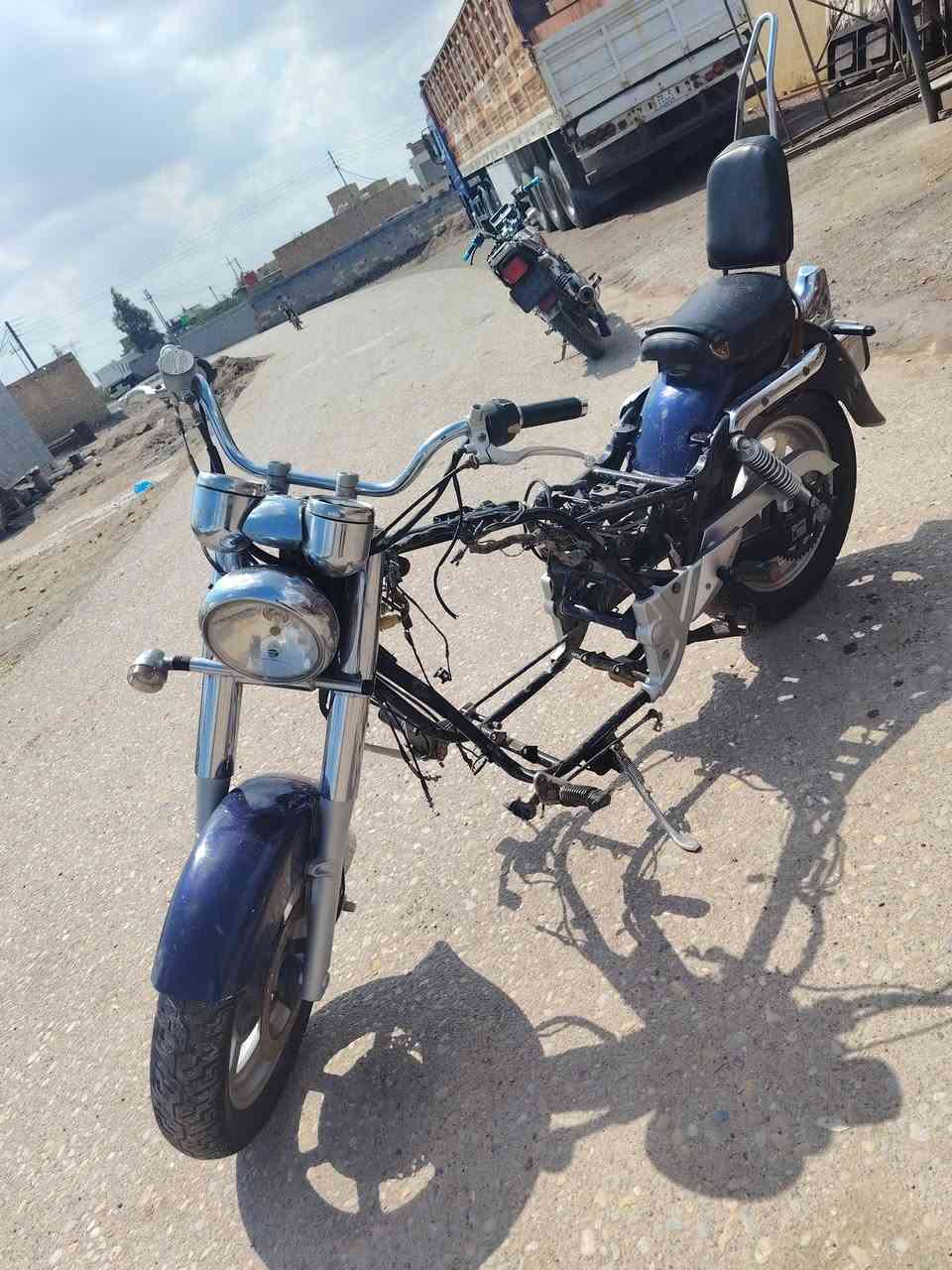 دراجه هارلي للبيع بدون مكينه كشن  تانكي كامله عوزها بس مكينه ***********
