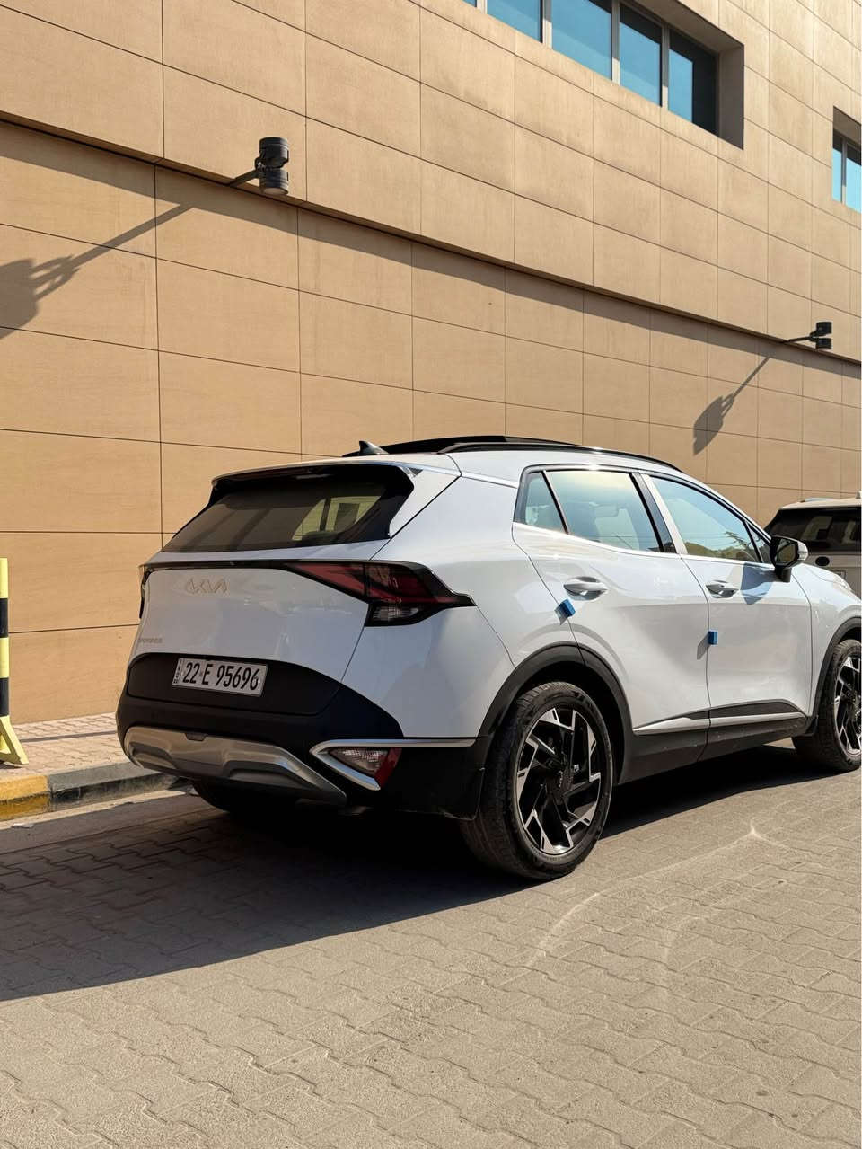 اسلام عليكم 
كيا سبورتج 2024 فول برستيج 1/1
كوري بلاد مو تجميع صيني
السياره خليجيه مكفوله كفالع عامه فقط تكحيل كارت مكانين زغار
محرك دوش خليجي 
ماشيه 37 الف كيلو
سنويه لحد 2028
فول مواصفات 
فتحتين سقف بنرامه
حساس امامي خلفي
جنطه سياره كهرباء
اوتو هولد
اوتو بارك
شاحن تلفون وايرلس
شاشة سياره كار بلي
السعر 235
مكان سياره بصره
*********** البصرة, العراق
