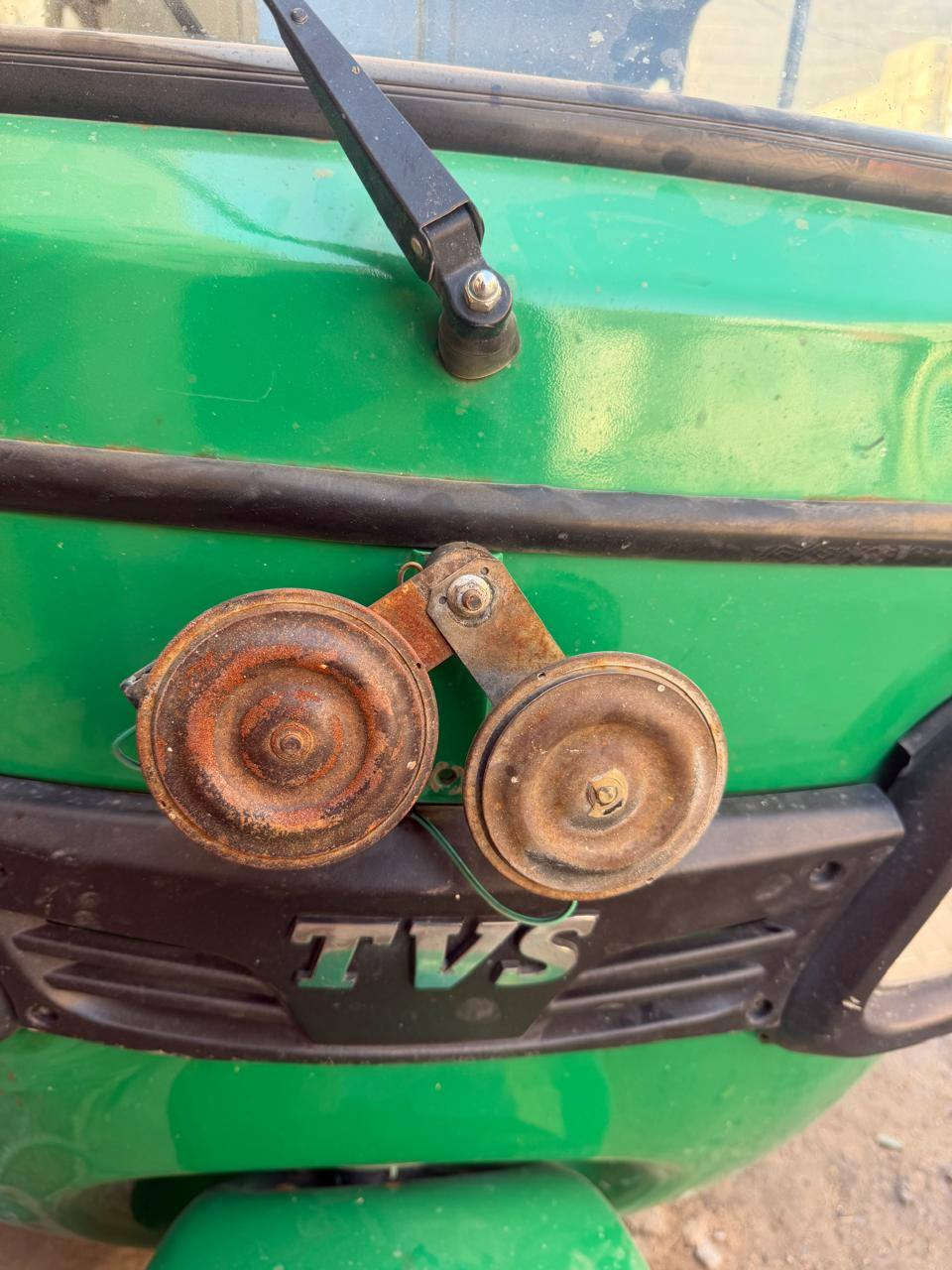 سلام عليكم
للبيع هورن سيدان فيشه سوداء 
بشرط نعومه ودكه حلوه
مكاني تنومه شط العرب 
***********
