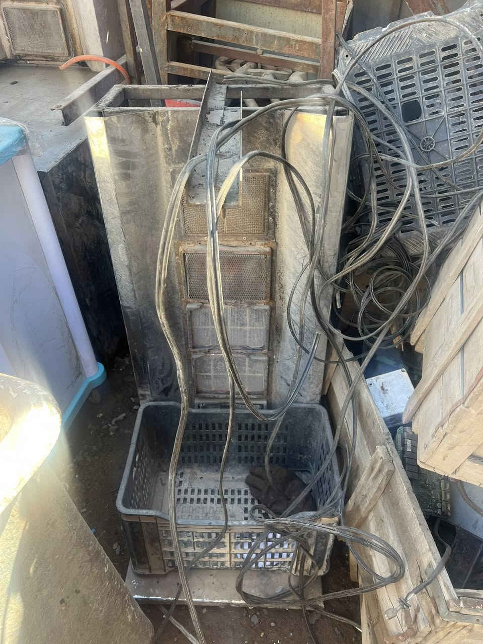 السلام عليكم شويه كص عدد٣ اوقلايه كنتاكي عدد٢ للبيع المكان بغداد قرب كراج النهضه الاتصال ***********
