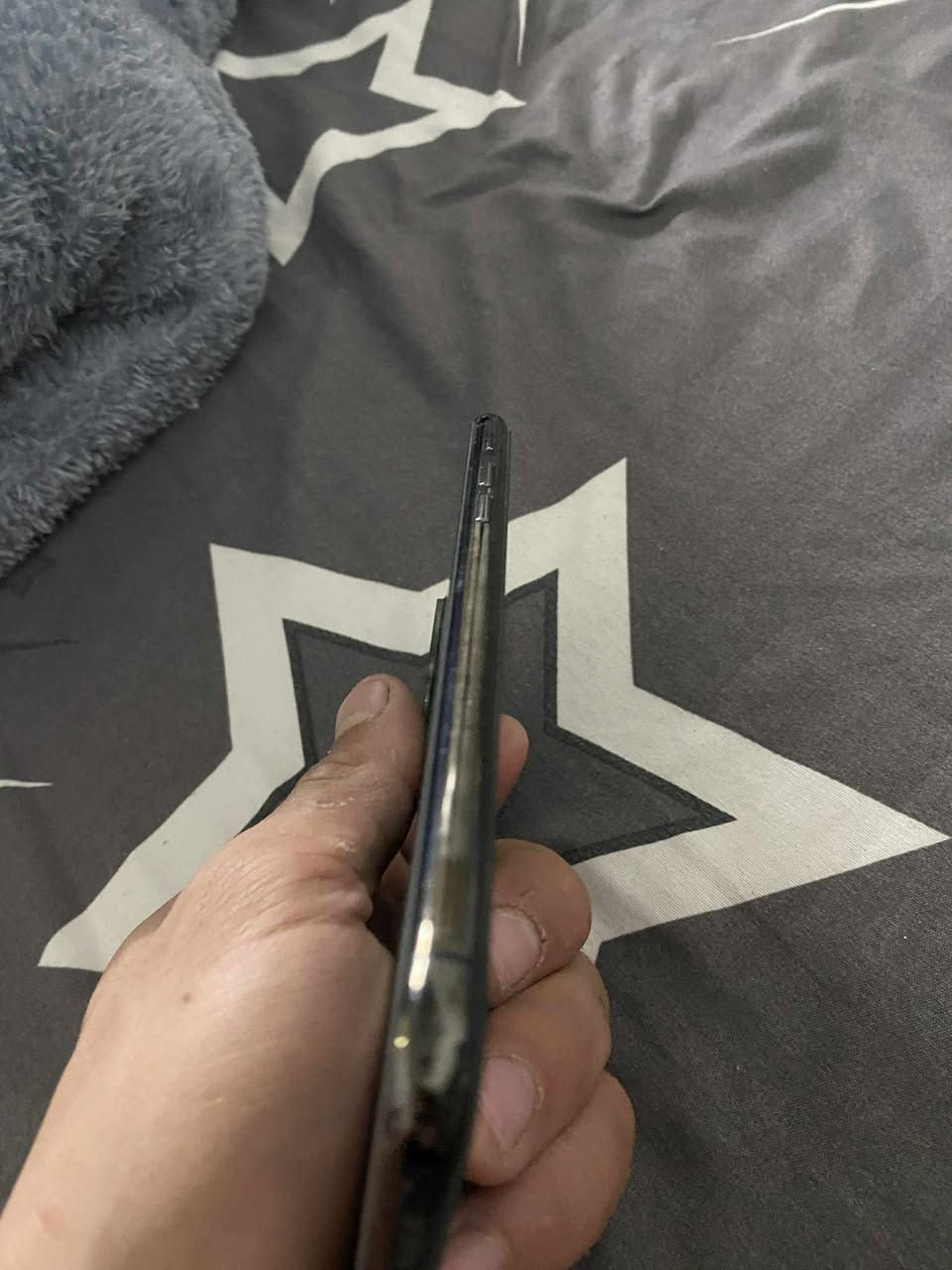 سلام عليكم 11pro max جاهز جديد وتر بروف شرط نورمال ذاكرة٢٥٦ ملحقات كاملة بطارية 76بس انسة الصرف جهاز مكفول من كلشي بيع او مراوس ب12او13 مبدل شاشة بطارية  ضهر عادي بس كون الشاشة اصلية مكاني الخالص ***********
