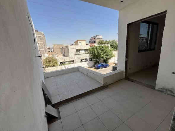 🔱 دار تجاري حديث ( زيرو ) للإيجار في منطقة الكرادة 🔱

الموقع📍 : الكرادة داخل - قرب تقاطع سبع قصور

⭕ المساحة : 250 م

⭕ الواجهة : 12,5 م

⭕ المشيدات : ثلاث طوابق

🏡 التقسيم الداخلي :
🔺 الطابق الأرضي : صالة - مطبخ حار و بارد - غرف عدد ٣ ( ٢ منهم سويت ) - حمام
🔺 الطابق الأول : غرف نوم عدد ٥ ( ٢ سويت ) - بلكونة عدد ٢
🔺 الطابق الثاني : بيتونة - سطح

🔥 مميزات إضافية : 
🔺كراج  
🔺يقع بين الكرادة داخل و الكرادة خارج

⭕ طريقة الدفع : سنويًا

⭕ السعر الإيجار : عند الإتصال او حضورياً 📞

⭕ للإستفسار : ( الواتساب متاح ) 📱
*********** 

⚠️” تحذير : هذا العرض قد يختفي قبل أن تقرر !“

🟢 نستقبل عروض البيع ، الشراء ، الإستبدال ، إدارة الأملاك ، و الإيجارات بأنواعها ( سكني ، تجاري ، خدمي ) 🟢

عنوان المكتب📍: بغداد - الكرادة داخل - قرب مطعم الصبايا - فرع مدرسة لبنان ( موقعنا مثبّت على Waze , Google maps ) 

#البارق_للعقار
بغداد بغداد
