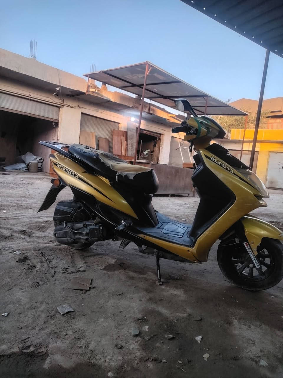 سكنس صيني كامله نقص دشبول وباقي كله شغال بيه مكينه تشك الكاع
***********
السعر ٢٥٠

