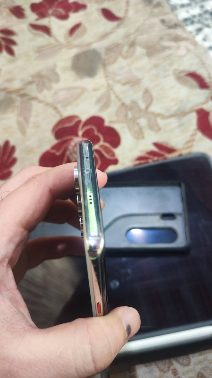 📱TECNO CAMON 40 pro 5G📱
مستخدم لوك 
الشاشة
6.78 بوصة - 144 هرتز - AMOLED
الذاكرة
256 
الرام 8+ رام 5
الكاميرا
50 + 8 ميجابكسل
المعالج
Mediatek Dimensity 7300
البطارية والشحن السريع
5200 مللي أمبير - 45 واط


**إذا كنت صاحب هذا الإعلان وتريد حذفه لأي سبب، رجاءا أرسل رسالة إلى الدعم الفني**