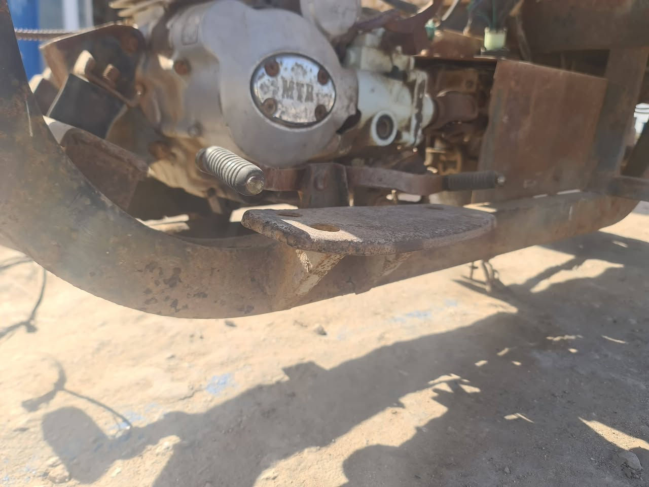 ستوتة كلك شاصي بي خياس جهة وحدة
متروكة سابقآ مكينة شغالة وناعمة بس ثالث يفلت وبيهة دخان
سعر ٣٥٠ وبيهة مجال حك جية مكاني بين الرميثة والحمزة على سياحي مامتواجد خاص تصال فقط 
 قمي ***********
