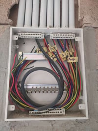 فني كهرباء ذو خبرة في تنفيذ وصيانة الأعمال الكهربائية 07508133886 0771...