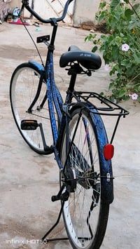 دراجة هوائية بحالة جيدة جداً من ماركة JP STAR، مناسبة للتنقل في الأماك...