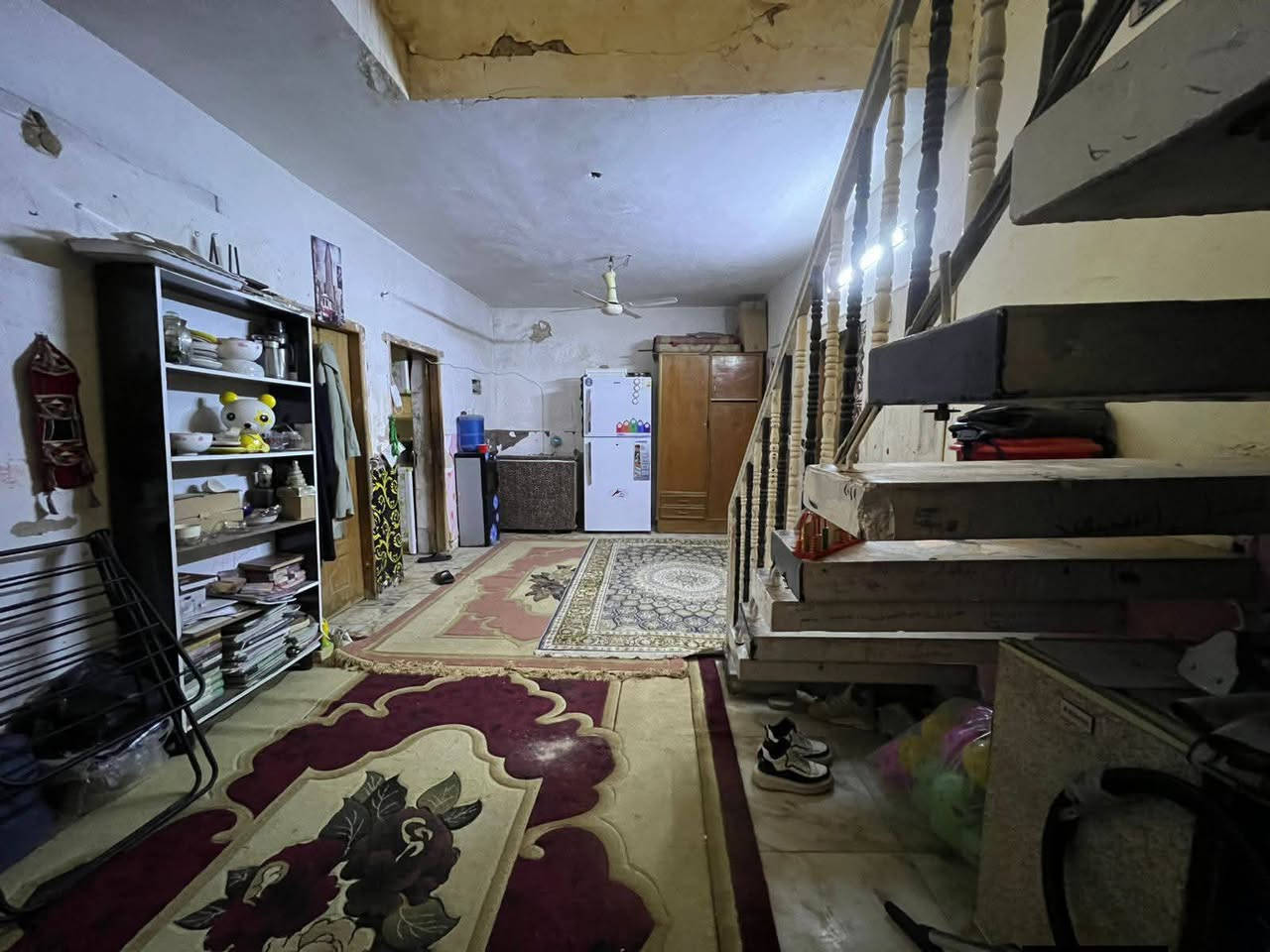 السلام عليكم
بيت البيع 10*20

بيت 200 متر (مربع)

البلديات 
حي الصحفيين 
اخر فرع بل صحفيين 
غرفتين نوم 
صاله
مطبخ
استقبال
استفسار
***********
