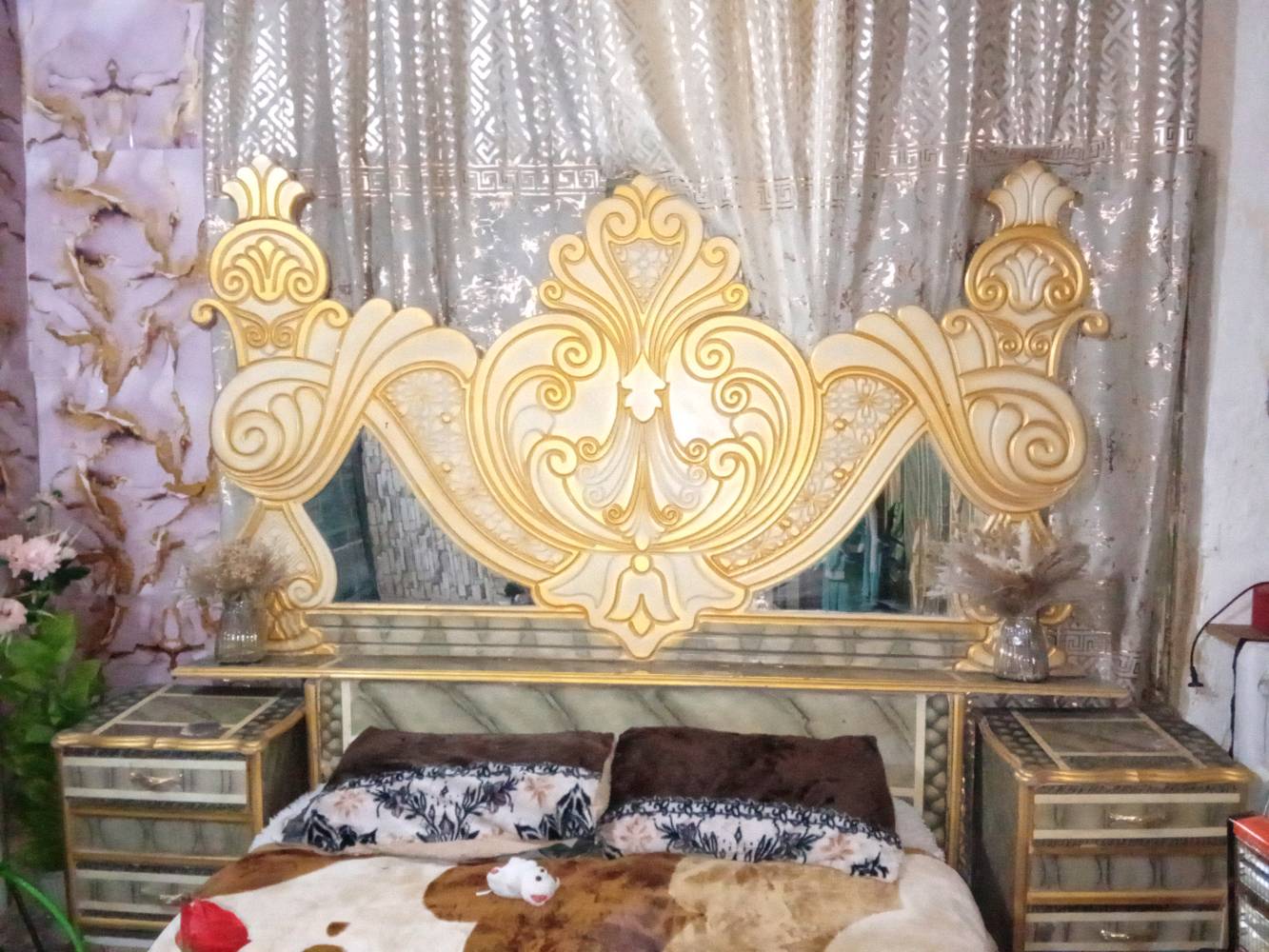 عنوان ديوانيه حي العسكري لاول
الغرفة خمس قطع نضيفه نضافه متوسطة 
سعر 400 وبيها مجال 