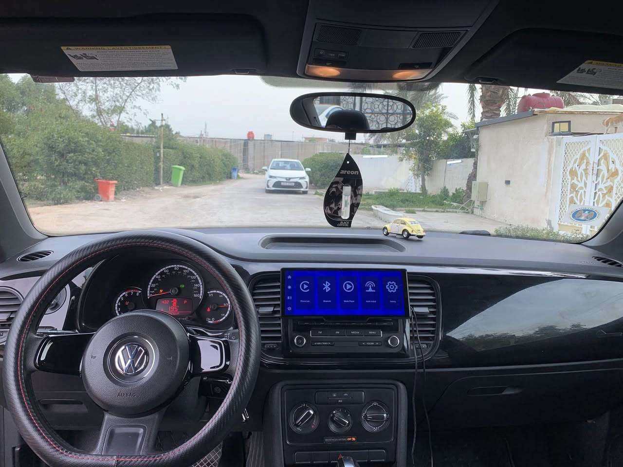 السلام عليكم بيتل للبيع مكينه 2000  تيربو
موديل 2014
ماشيه 65
بيها 3 قطع صبغ بدون ايرباك بدون دواخل
السياره على وضع الشركة برغي مامفتوح بيها كلها مكفوله كير مكينه  تبريد تدفئه
***********  واتساب
***********
